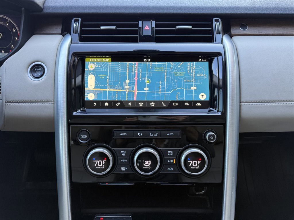 Used 2018 Land Rover Discovery HSE image 28