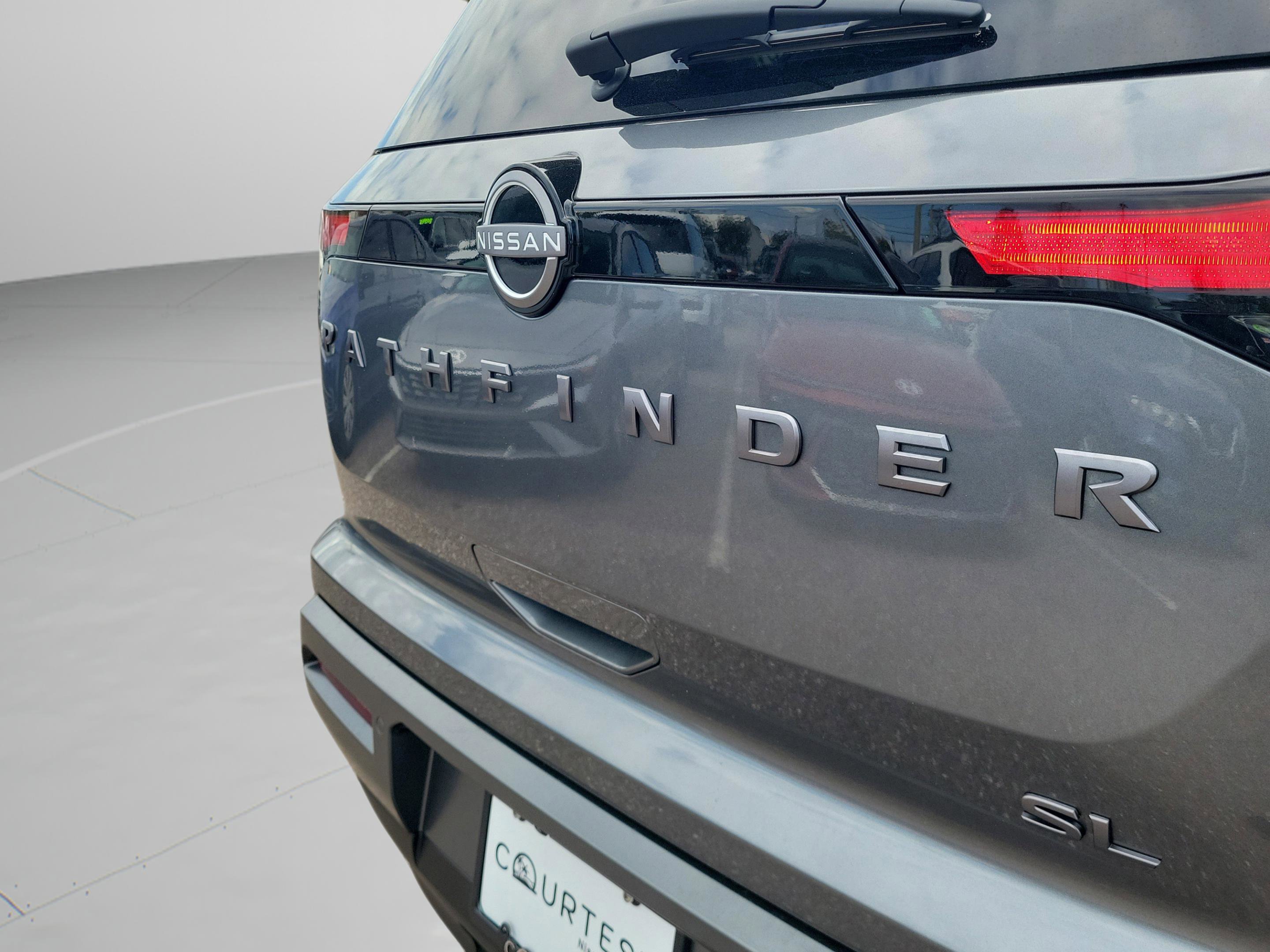 New 2026 Nissan Pathfinder SL w/ SL Premium Package image 8