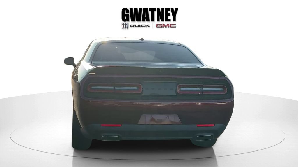 Used 2020 Dodge Challenger SXT w/ Blacktop Package RWD image 4