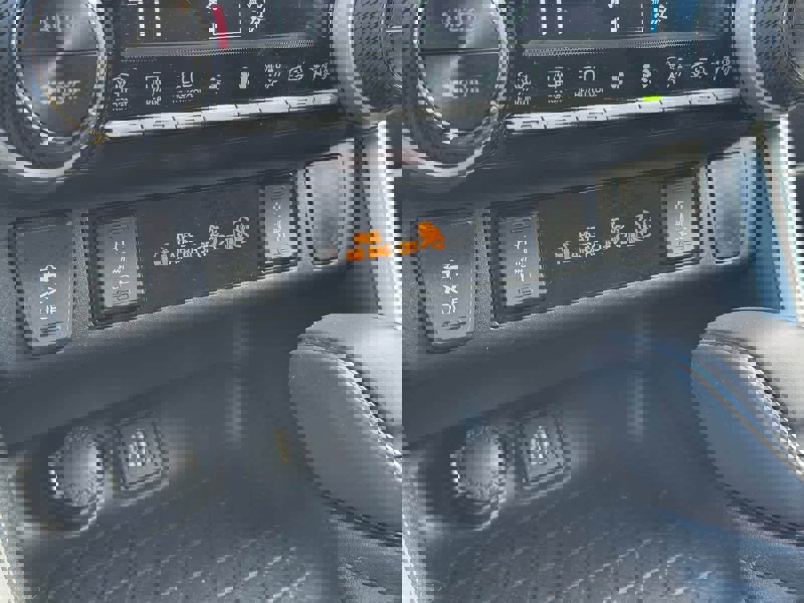 Used 2023 Toyota RAV4 SE w/ SE Grade Weather Package image 4