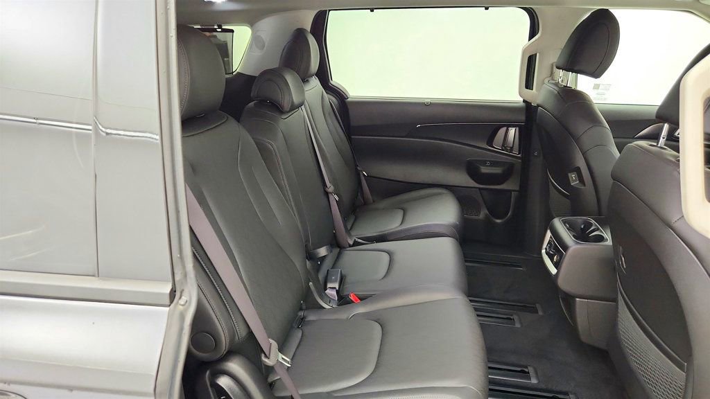 Used 2025 Kia Carnival SX w/ SX Dark Edition Package FWD image 20