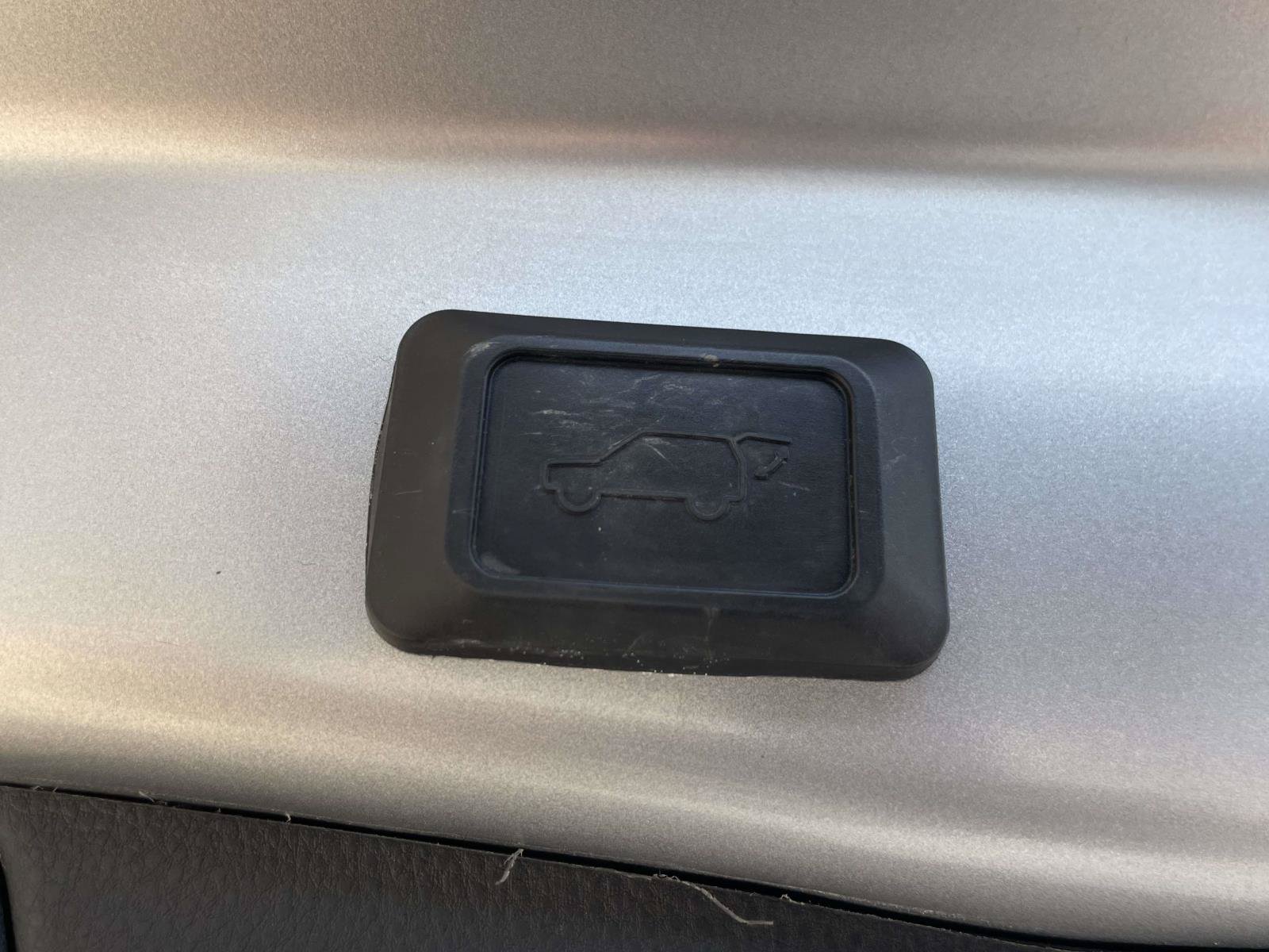 Used 2021 Toyota RAV4 XLE Premium AWD/4WD image 12