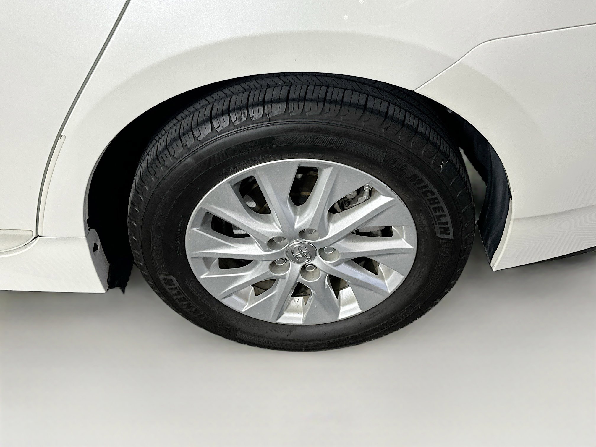 Used 2012 Toyota Prius Prime Plug-In Hybrid FWD image 11