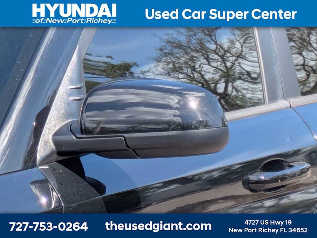 Used 2020 Hyundai Venue SEL image 11