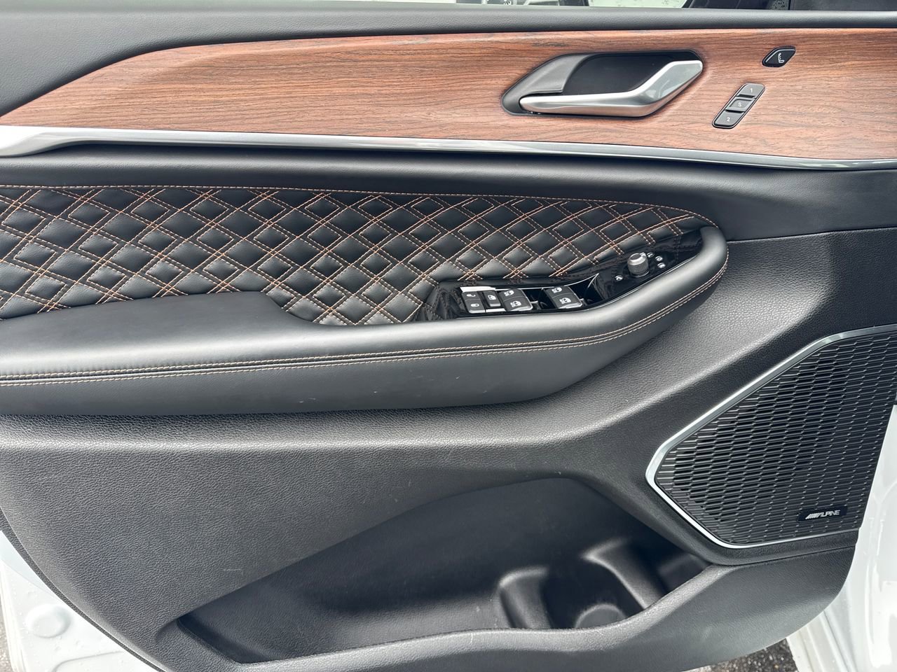 Used 2023 Jeep Grand Cherokee L Summit w/ Advanced Protech Group IV image 18