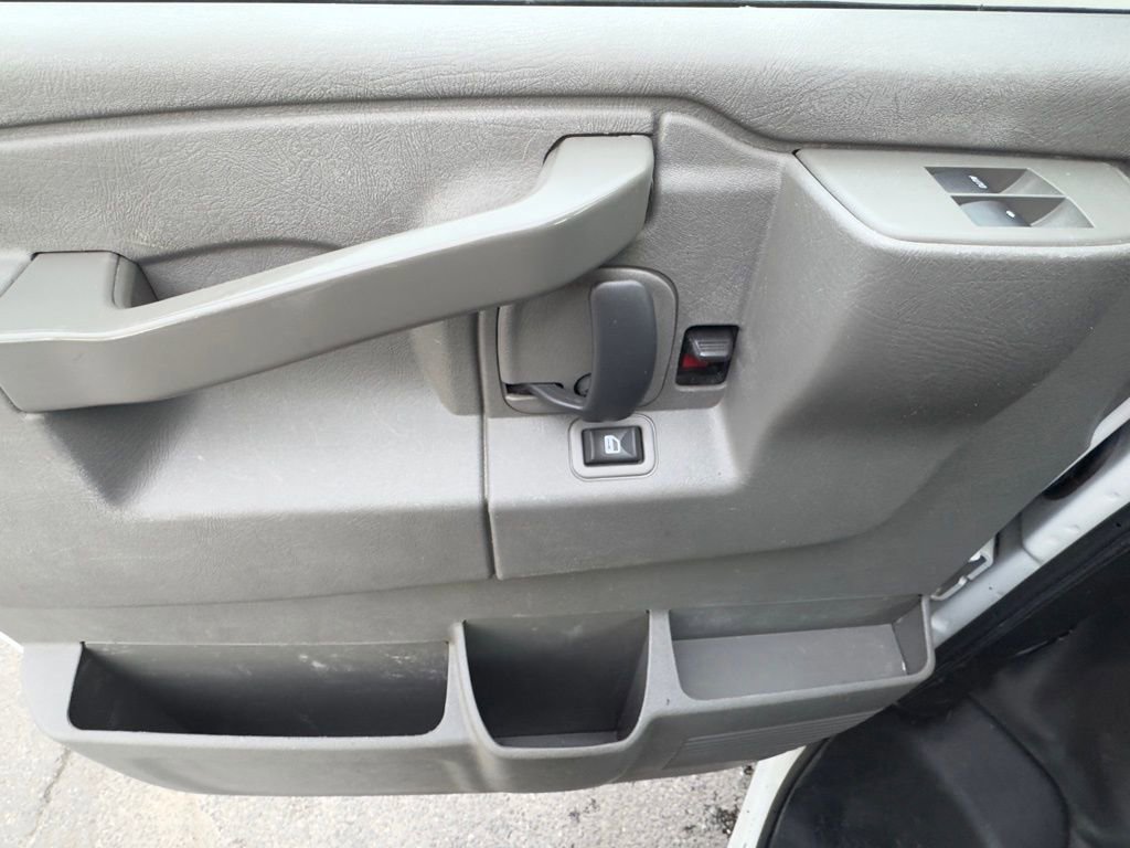 Used 2019 Chevrolet Express 2500 RWD image 12