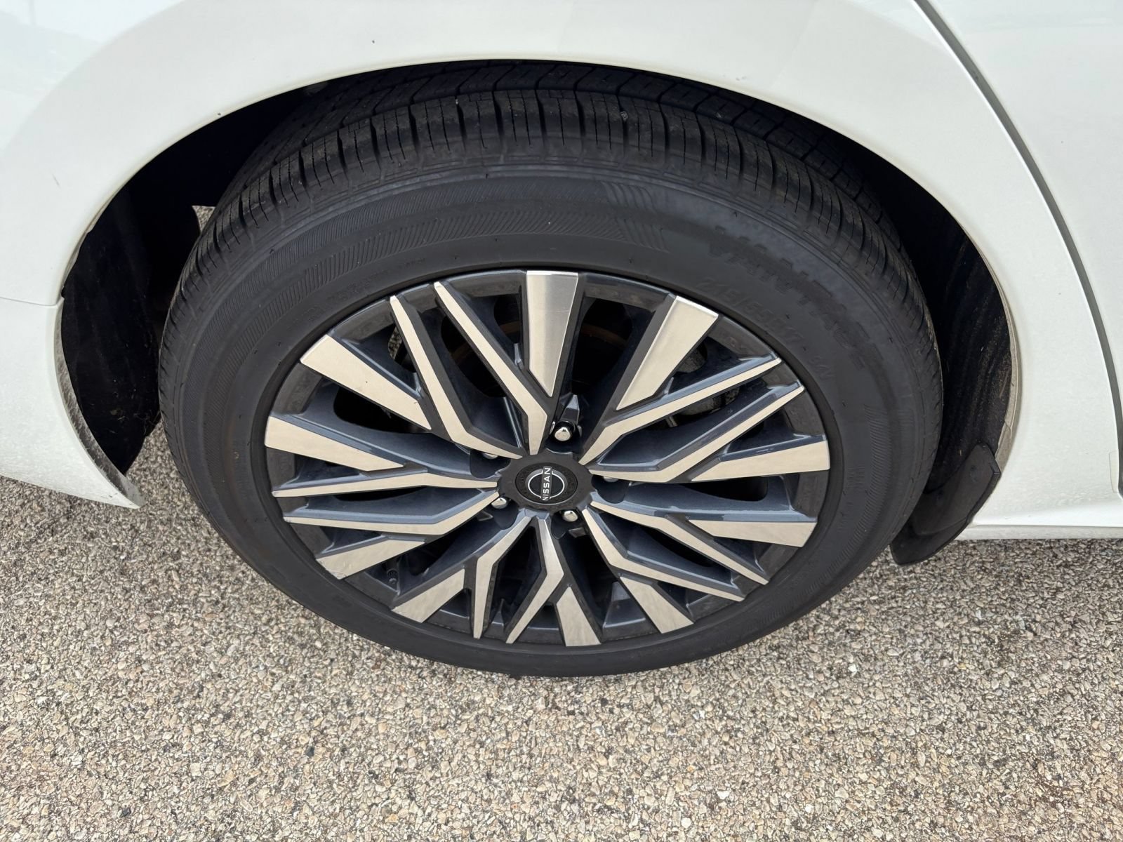 Used 2025 Nissan Altima 2.5 SV FWD image 25