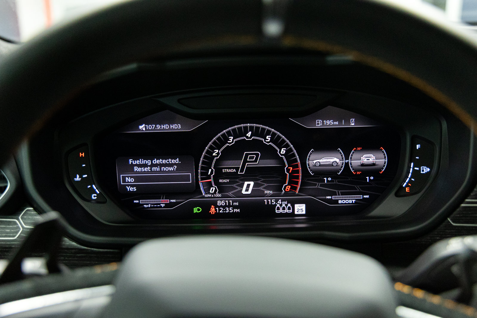 Used 2022 Lamborghini Urus AWD/4WD image 37