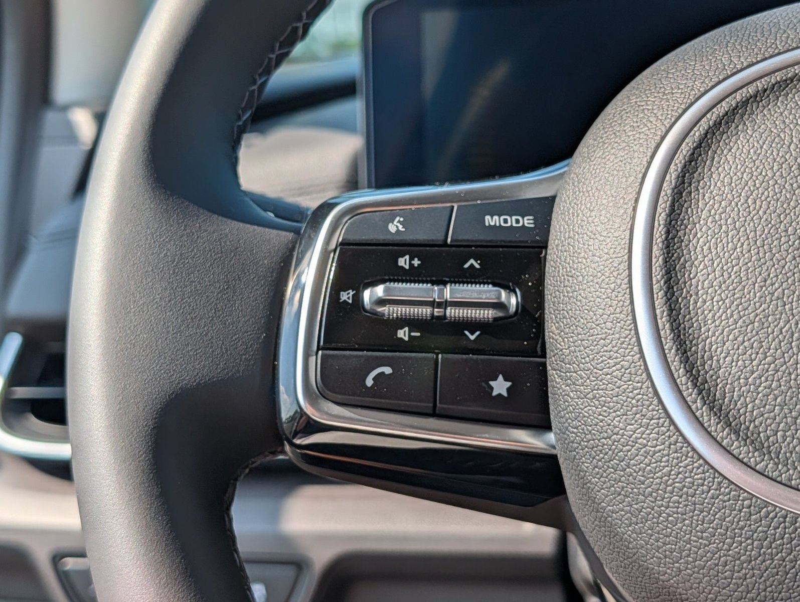 New 2026 Kia Carnival EX FWD image 32