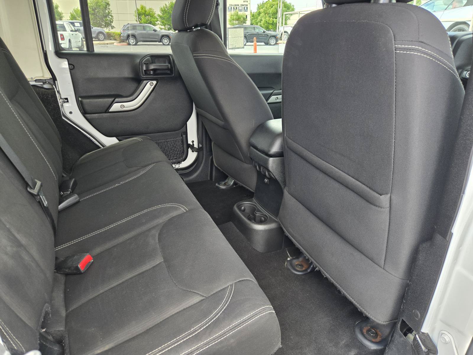 Used 2018 Jeep Wrangler Unlimited Sahara w/ Connectivity Group AWD/4WD image 23