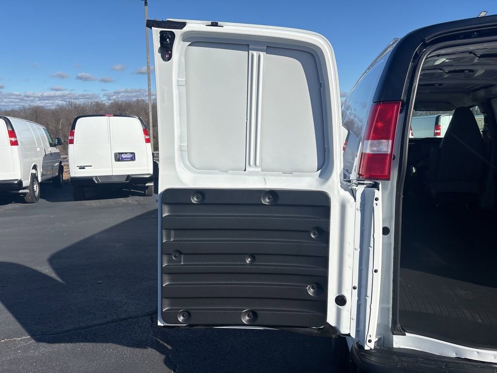 New 2025 Chevrolet Express 2500 w/ Driver Convenience Package RWD image 29