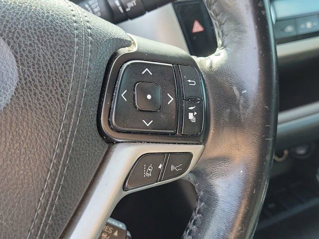 Used 2018 Toyota Highlander Limited image 32