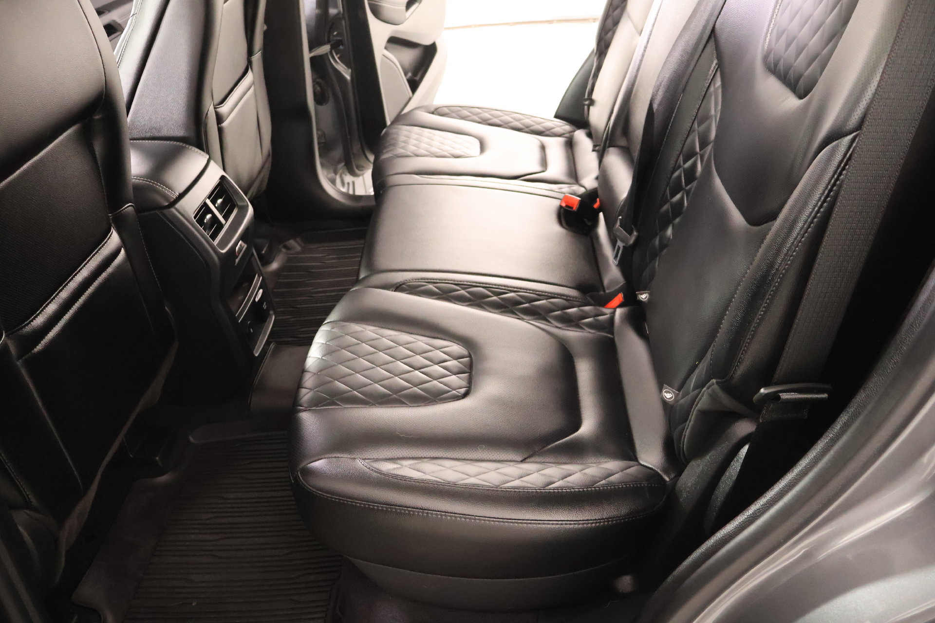Used 2024 Ford Edge Titanium w/ Equipment Group 301A AWD/4WD image 13