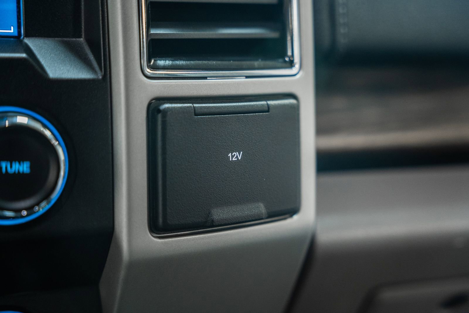 Used 2020 Ford F150 Lariat image 35