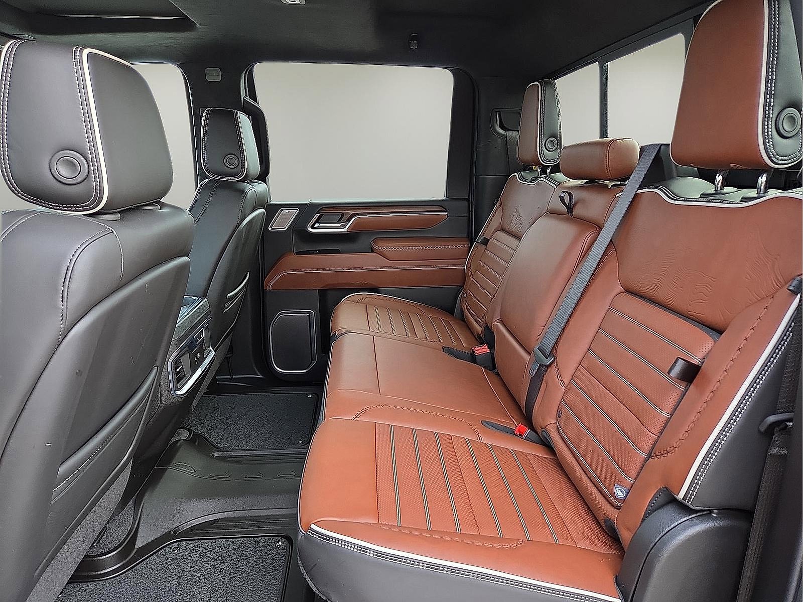 Used 2025 GMC Sierra 2500 Denali Ultimate w/ Max Trailering Package image 10