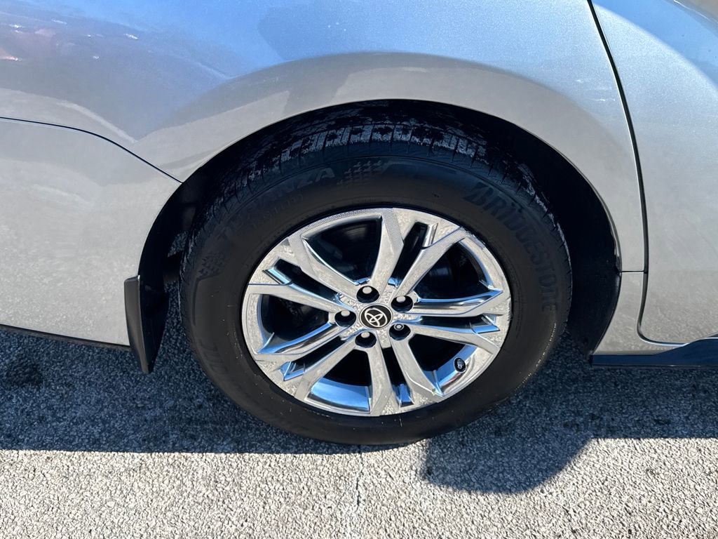 Used 2022 Toyota Sienna XSE image 42