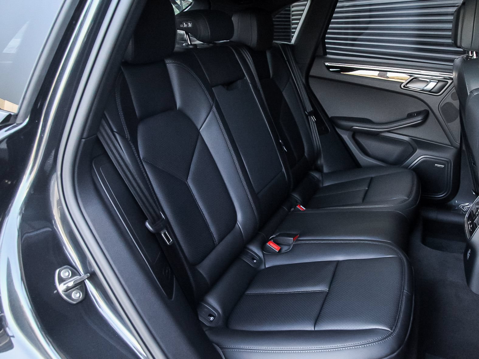 New 2026 Porsche Macan AWD/4WD image 24