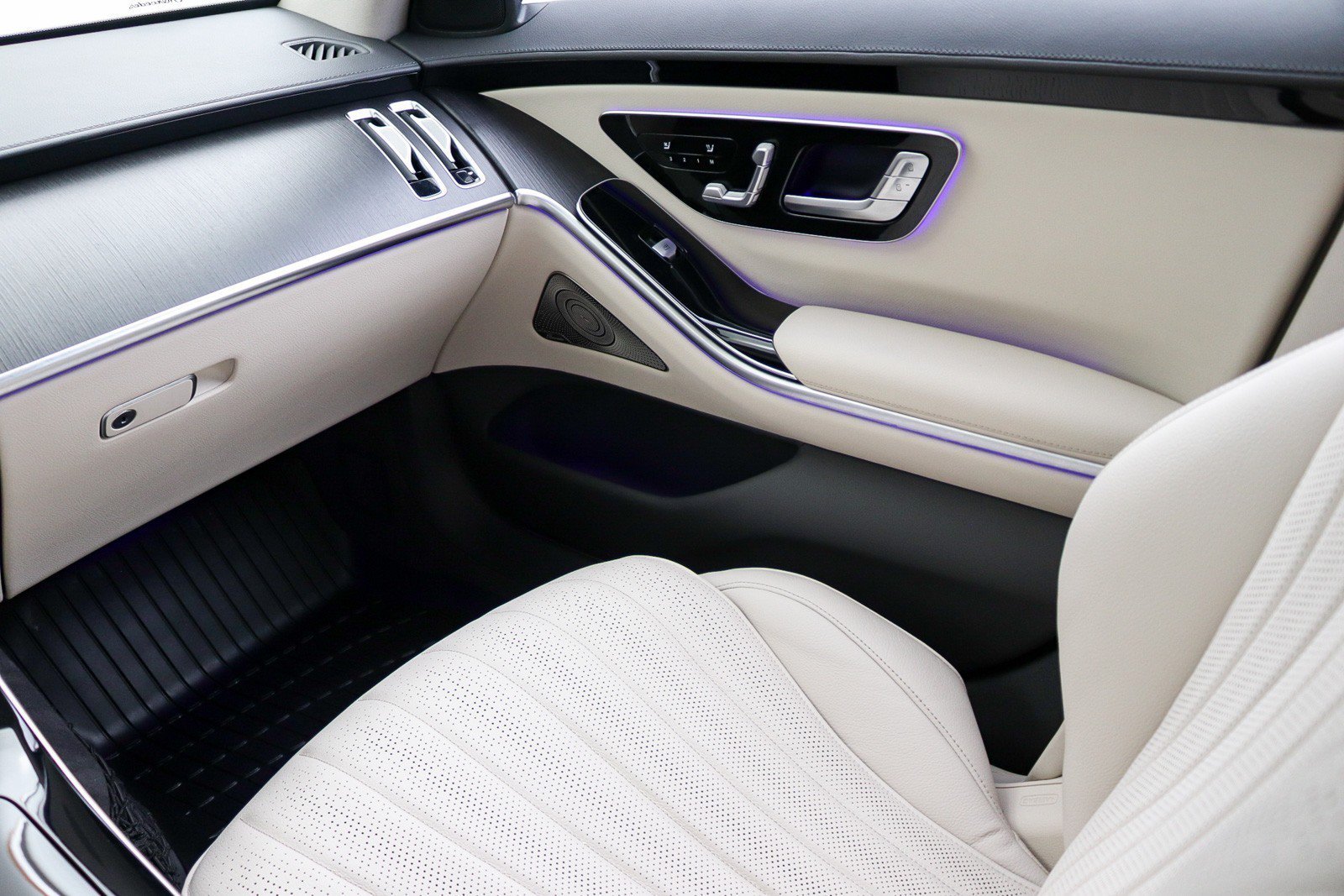 Used 2022 Mercedes-Benz S 500 4MATIC w/ AMG Line Package image 20