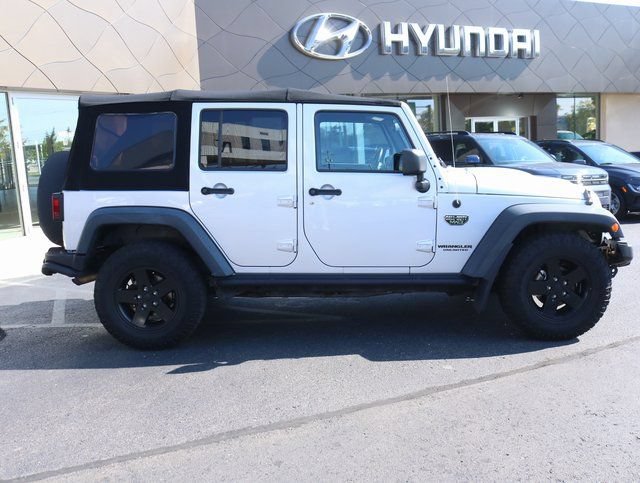 Used 2012 Jeep Wrangler Unlimited Rubicon AWD/4WD image 2