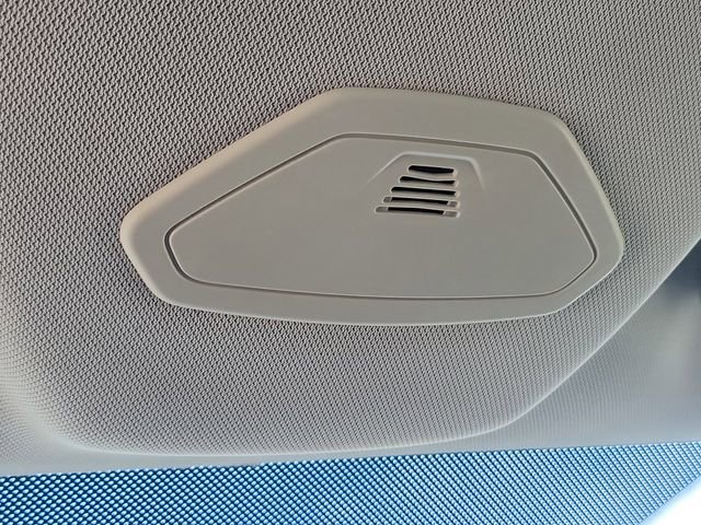 Certified 2018 Ford Focus SE w/ SE Appearance Package image 17