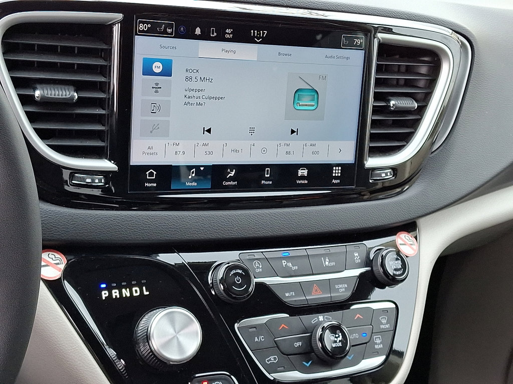 Used 2024 Chrysler Pacifica Touring-L image 28