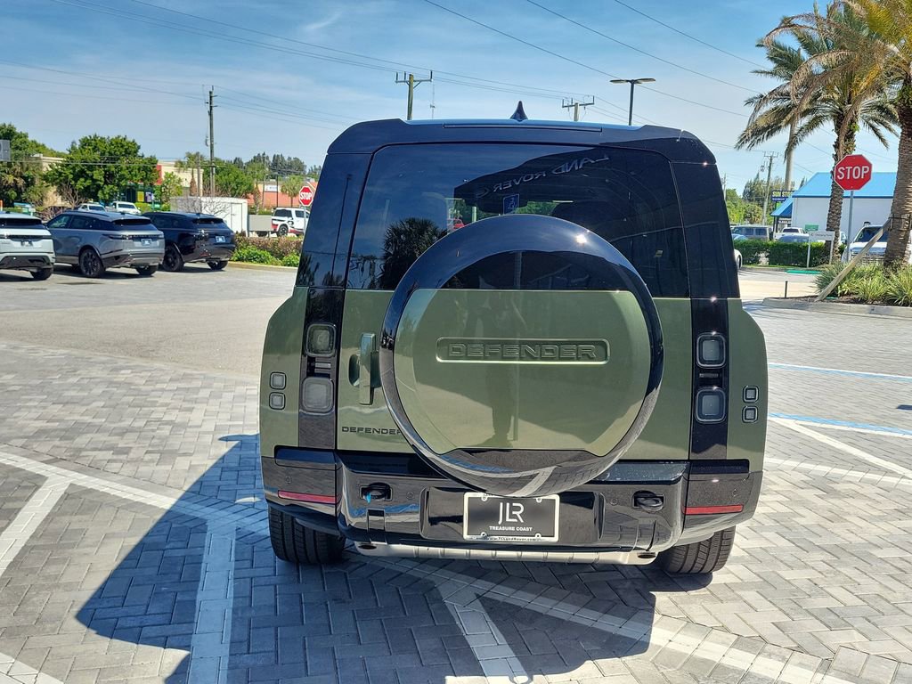 New 2026 Land Rover Defender 130 X-Dynamic SE AWD/4WD image 4