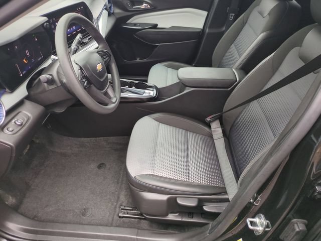 Used 2025 Chevrolet Trax LT FWD image 17