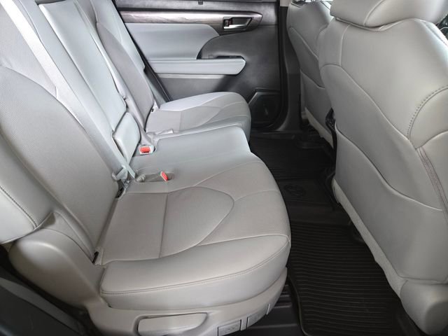 Used 2023 Toyota Highlander Limited image 22