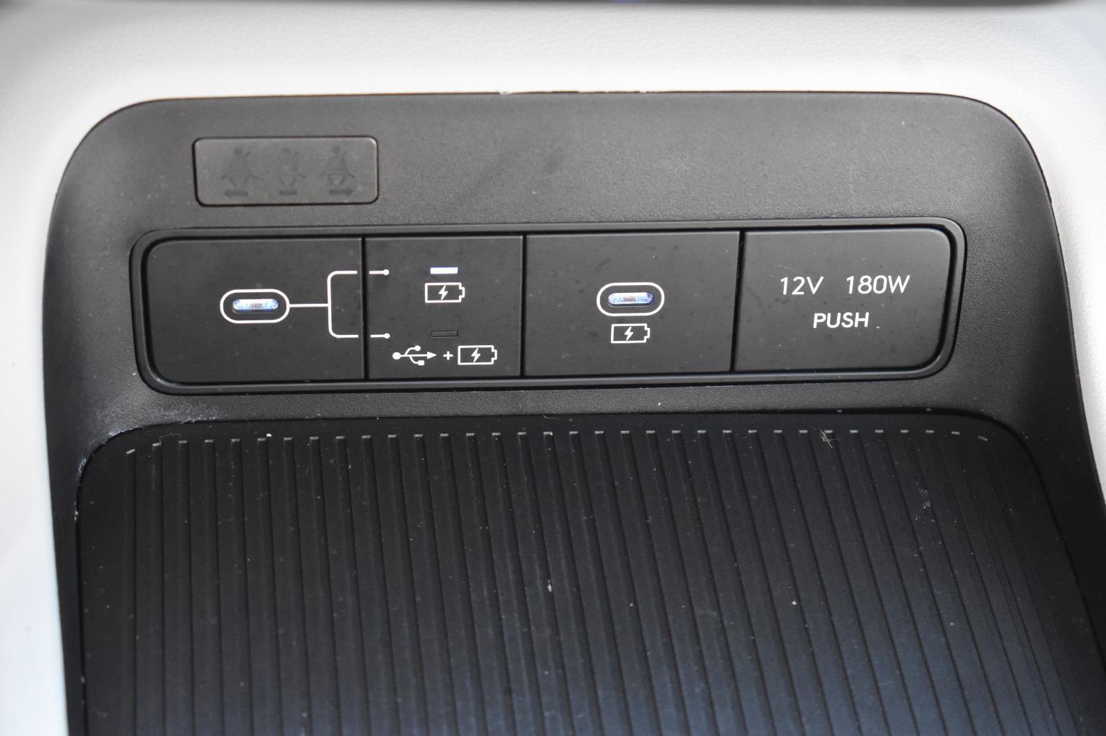 Used 2024 Hyundai Kona SE image 11