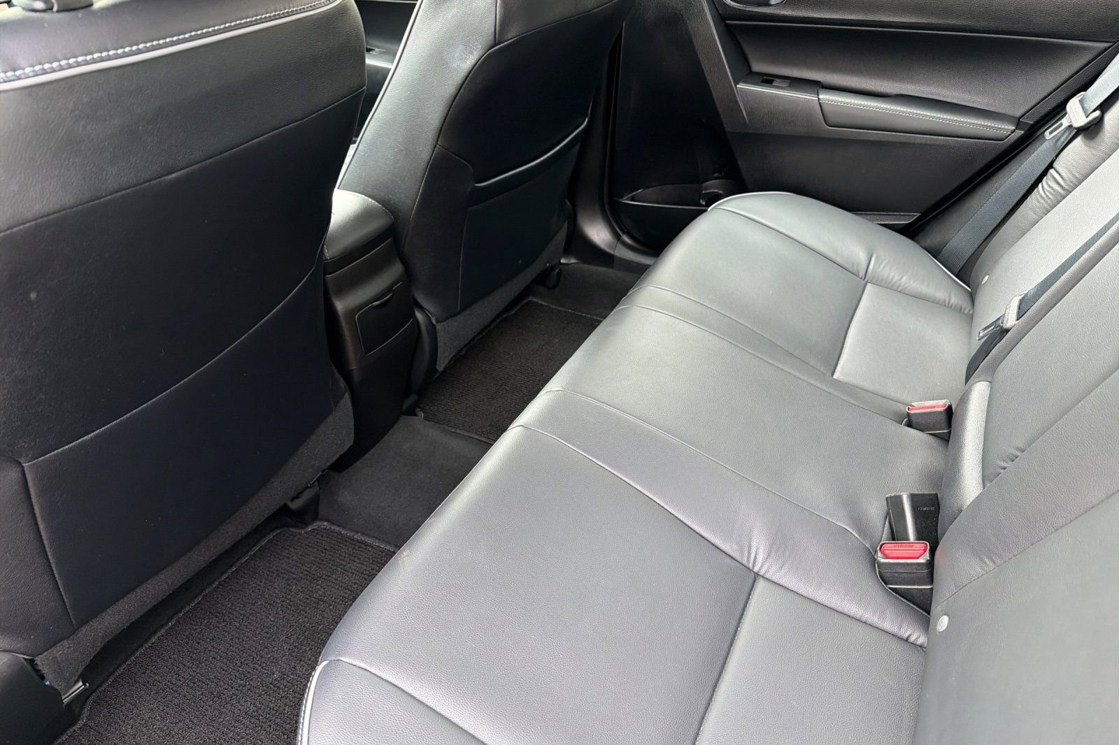 Used 2015 Toyota Corolla LE Premium FWD image 11