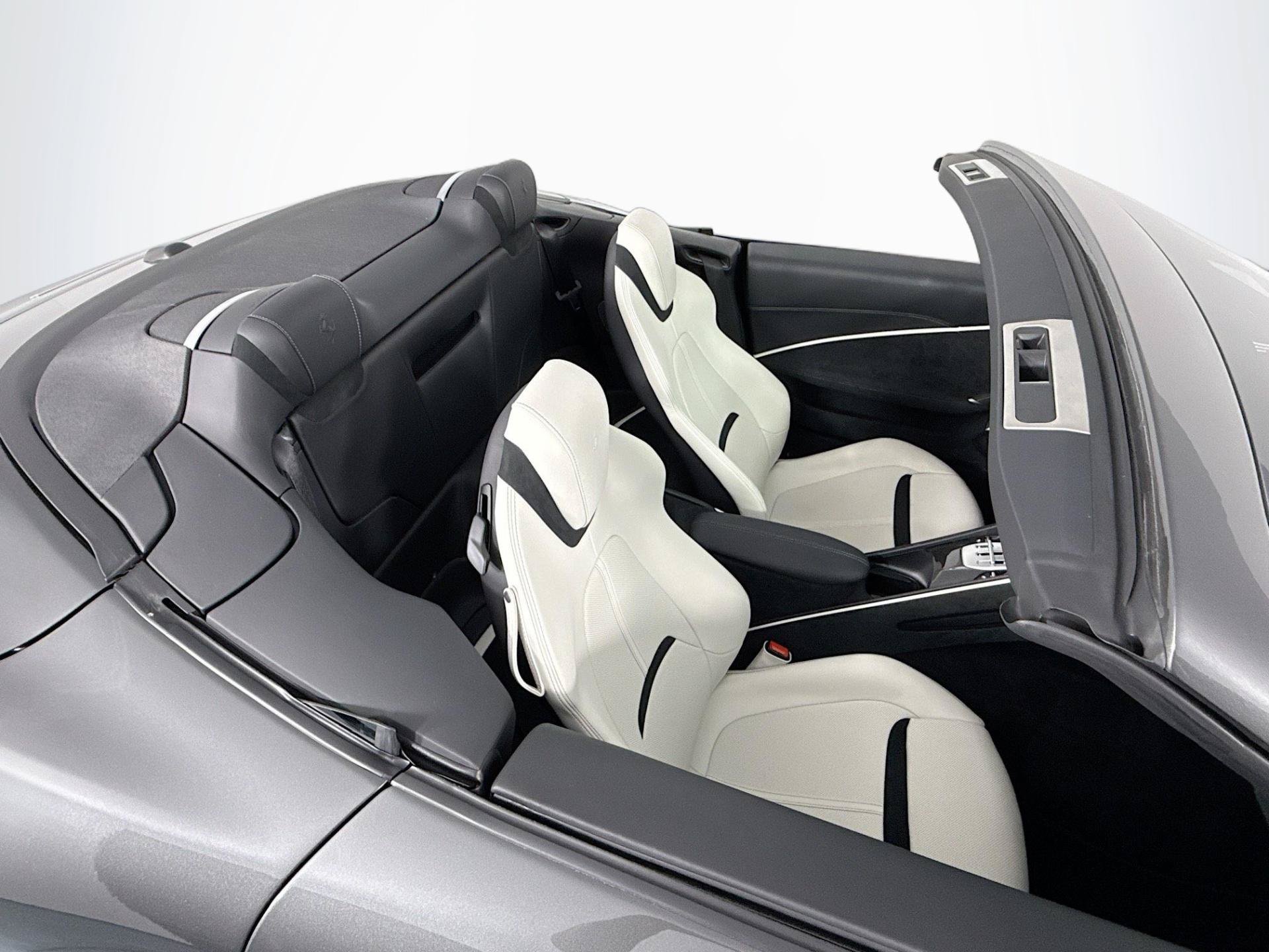 Used 2025 Ferrari Roma Spider RWD image 55