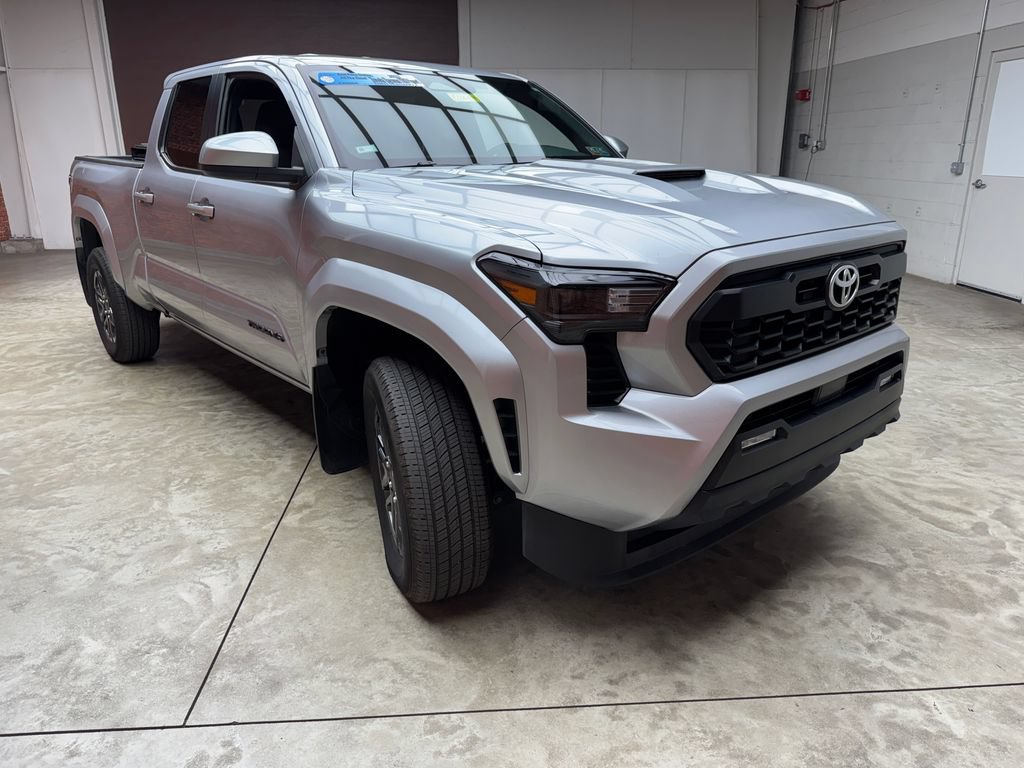 Used 2025 Toyota Tacoma TRD Sport AWD/4WD image 5