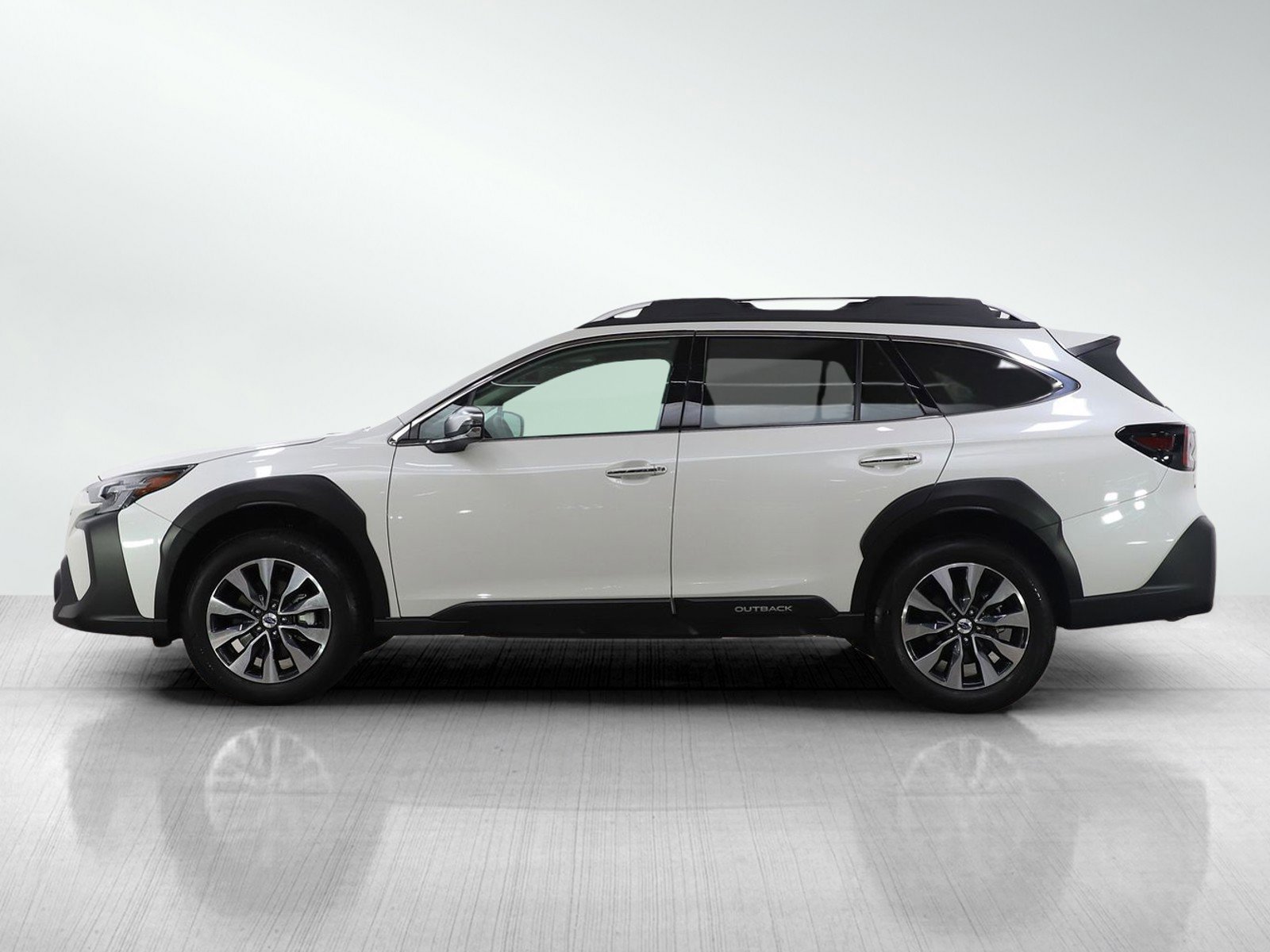 Used 2025 Subaru Outback Touring w/ Tech Package 3 image 2