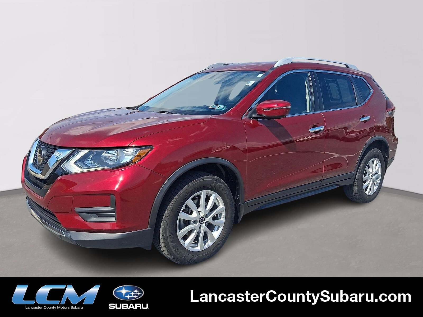 Used 2018 Nissan Rogue SV image 1