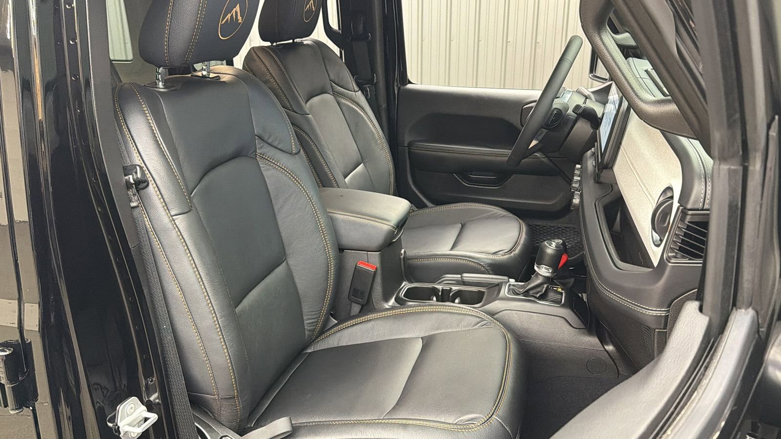 Used 2025 Jeep Wrangler Unlimited Sahara w/ Safety Group AWD/4WD image 35