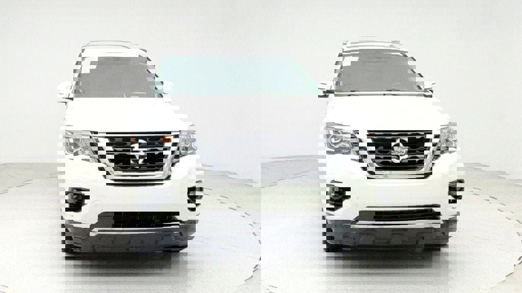 Used 2019 Nissan Pathfinder Platinum w/ Cargo Package image 2