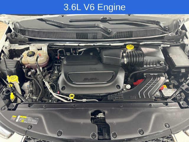 Used 2024 Chrysler Pacifica Touring-L FWD image 32