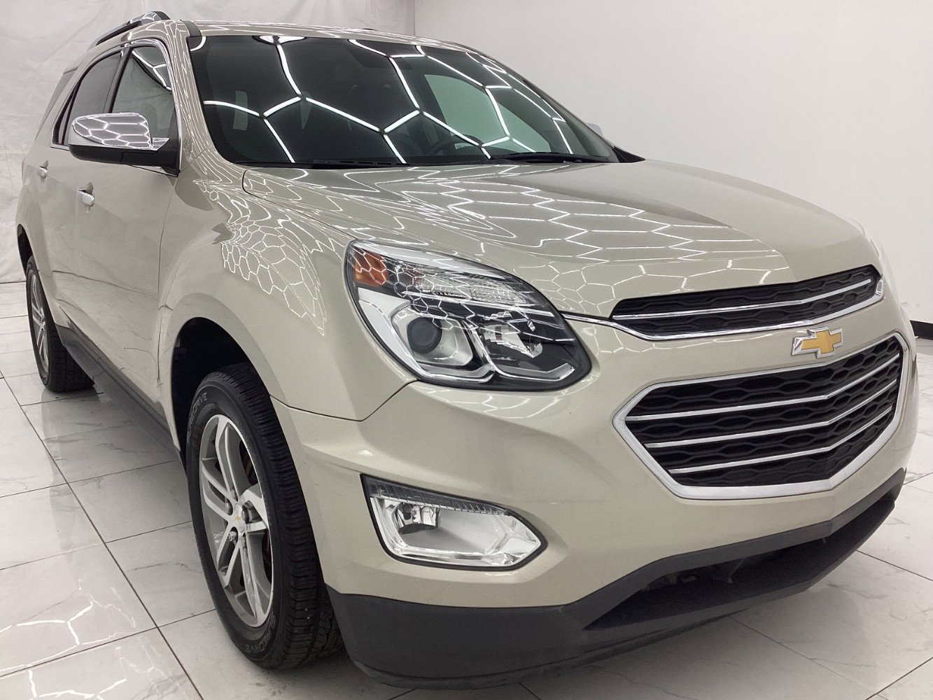 Used 2016 Chevrolet Equinox LTZ w/ Enhanced Convenience Package image 3