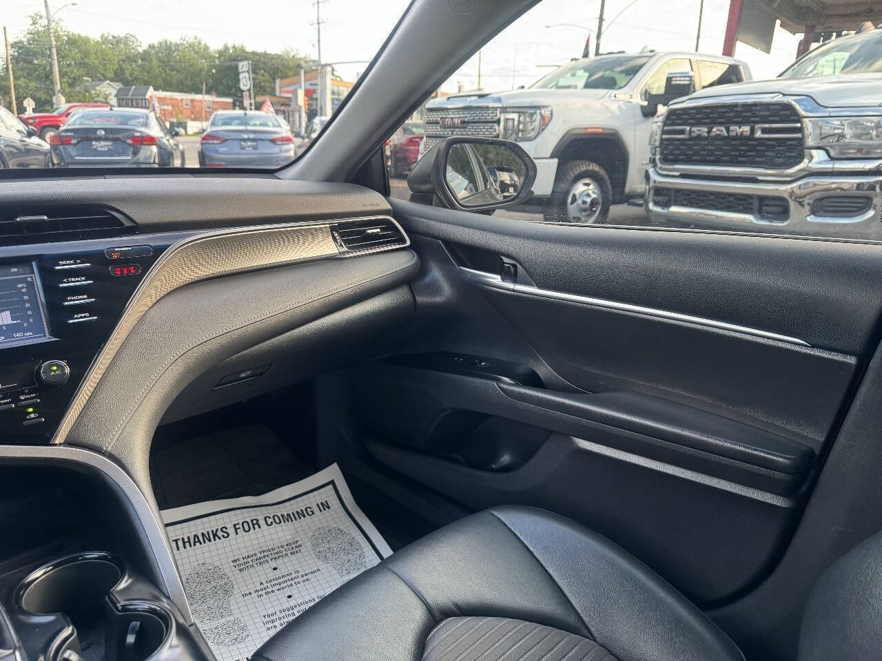 Used 2019 Toyota Camry SE FWD image 13