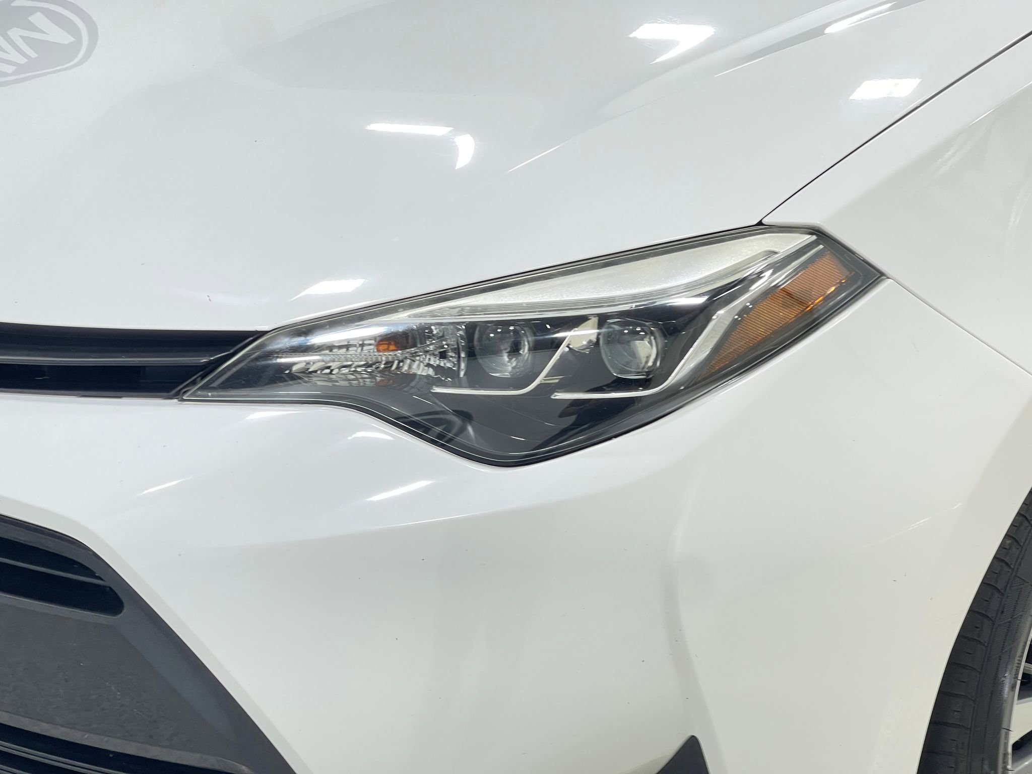 Used 2019 Toyota Corolla XLE w/ Carpet Mat Package (TMS) image 31