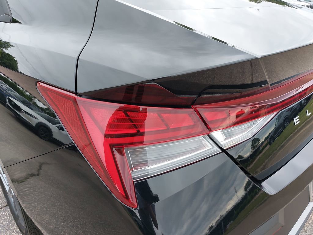 Certified 2025 Hyundai Elantra Hybrid FWD image 32