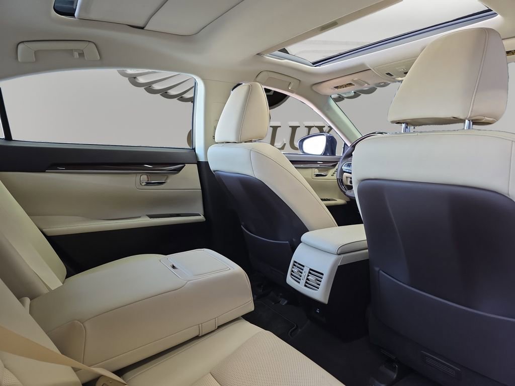 Used 2018 Lexus ES 350 w/ Navigation System Package image 22