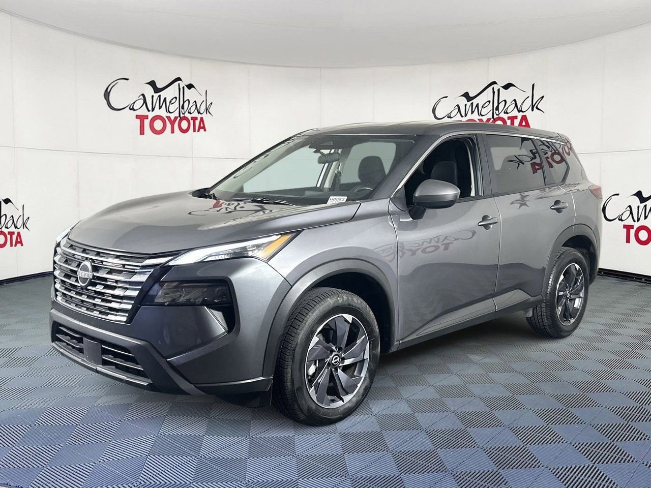 Used 2025 Nissan Rogue SV FWD image 2