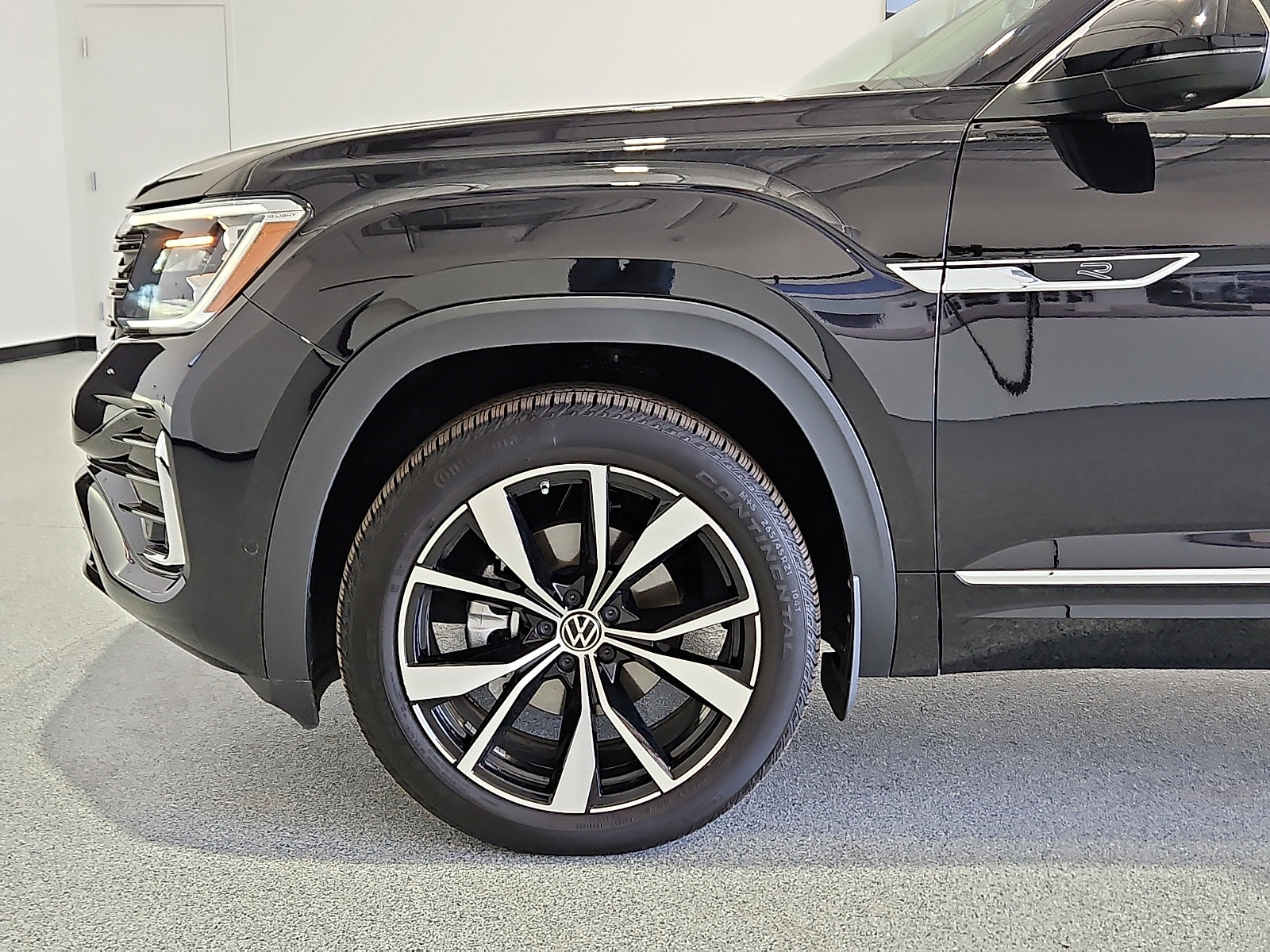 Certified 2026 Volkswagen Atlas SEL Premium R-Line AWD/4WD image 5