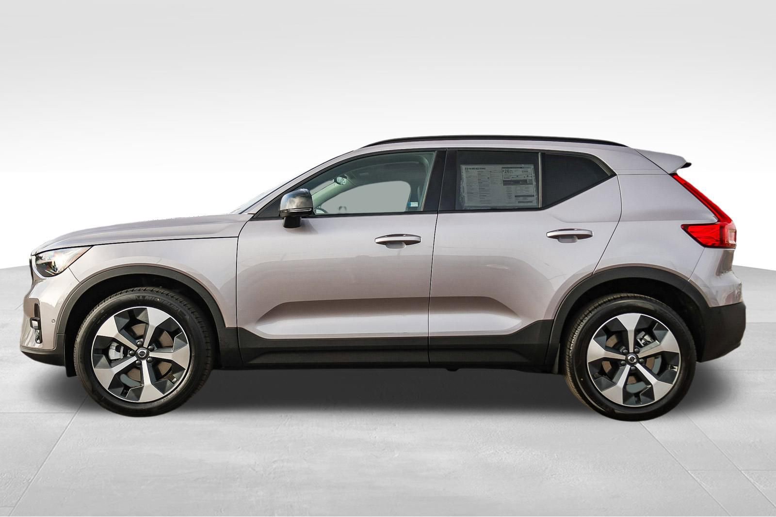 New 2026 Volvo XC40 B5 Plus w/ Climate Package image 8