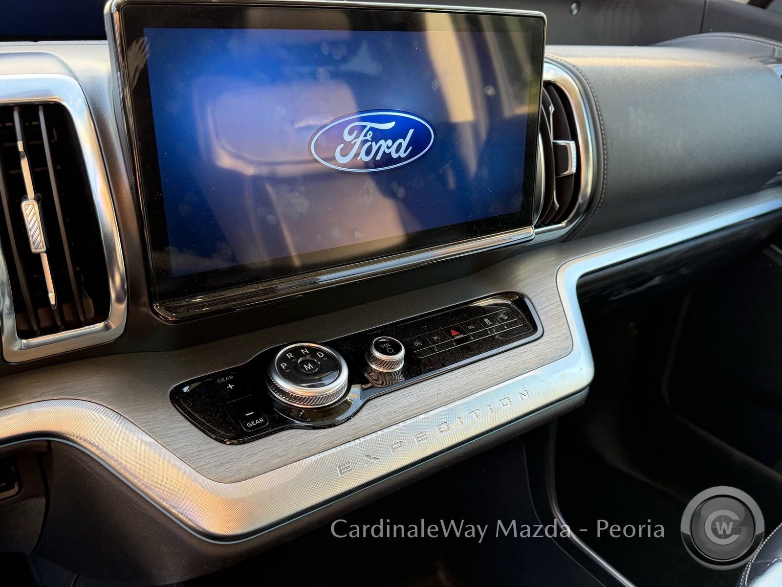 Used 2025 Ford Expedition Platinum AWD/4WD image 10
