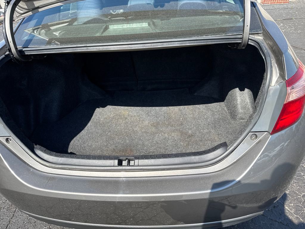 Used 2019 Toyota Corolla LE FWD image 30