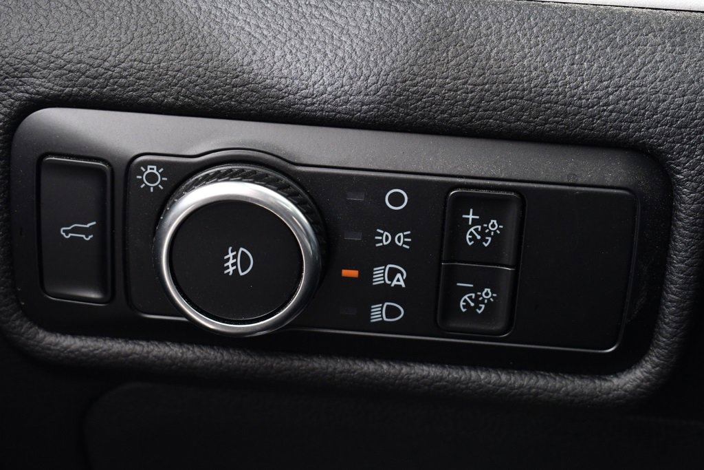 Used 2023 Ford Explorer XLT w/ Equipment Group 202A image 31