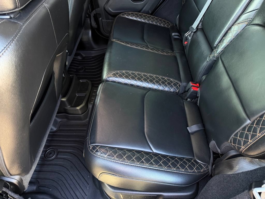 Used 2022 Jeep Wrangler Unlimited Sahara AWD/4WD image 12