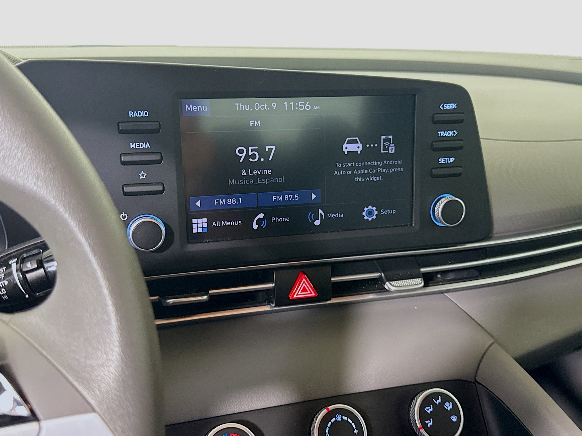 Used 2025 Hyundai Elantra SE image 18